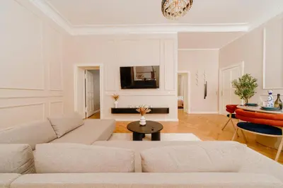TV/Unterhaltungsangebot in der Unterkunft LB Living - Berlin Central - Grand Luxury Suite