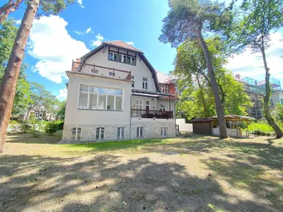 Das Gebäude in dem sich das Privatzimmer befindet