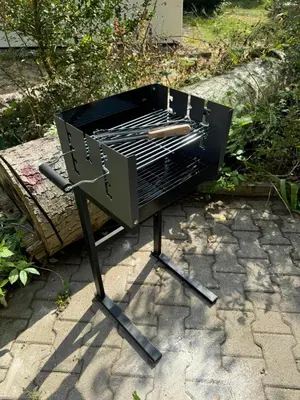 Ein für Gäste verfügbarer Grill im Ferienhaus