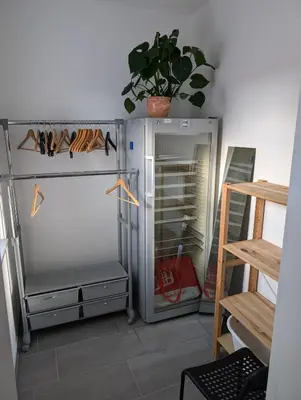 Ein Etagenbett oder Etagenbetten in einem Zimmer der Unterkunft 2-room guest apartment for 2 people