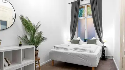 Ein Bett oder Betten in einem Zimmer der Unterkunft Apartment Görlitzer Park - Sauna, zentral, 100QM