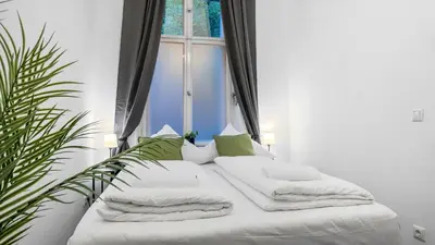 Ein Bett oder Betten in einem Zimmer der Unterkunft Apartment Görlitzer Park - Sauna, zentral, 100QM