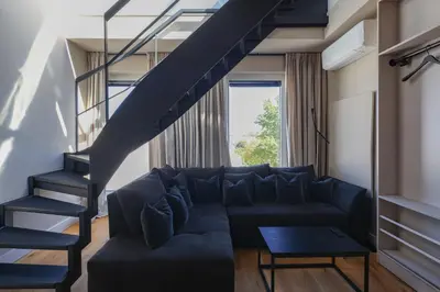 Ein Sitzbereich in der Unterkunft Apartment am KuDamm mit Dachterrasse, Pool und Sauna