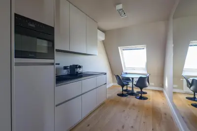 Küche/Küchenzeile in der Unterkunft Apartment am KuDamm mit Dachterrasse, Pool und Sauna