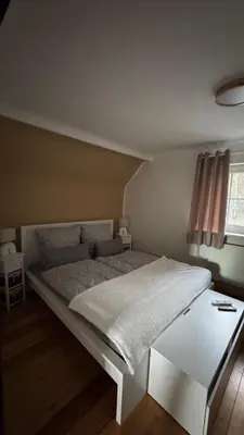 Ein Bett oder Betten in einem Zimmer der Unterkunft Cottage - Kleine alte Villa am See