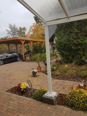 Ein Garten an der Unterkunft Ferienwohnungen am Krossinsee