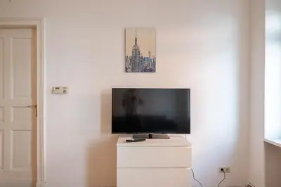 TV/Unterhaltungsangebot in der Unterkunft Apt Silizium 3 Zimmer Monteurwohnung zentral