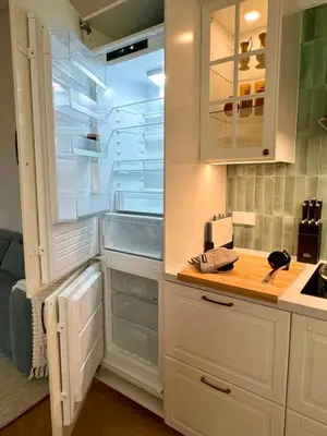 Küche/Küchenzeile in der Unterkunft KuDAMM Charming Old Home,4-9 ppl,Family Friendly,Wifi,Savignyplatz