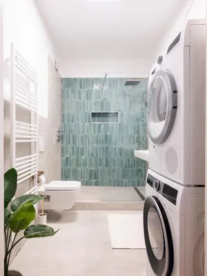 Ein Badezimmer in der Unterkunft KuDAMM Charming Old Home,4-9 ppl,Family Friendly,Wifi,Savignyplatz