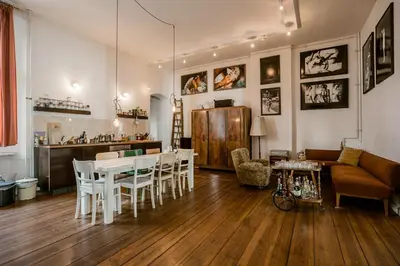 Ein Sitzbereich in der Unterkunft Enchanting Loft Flat 142sqm 1530sqft in F'Hain