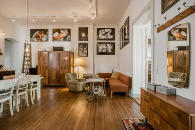 Ein Sitzbereich in der Unterkunft Enchanting Loft Flat 142sqm 1530sqft in F'Hain