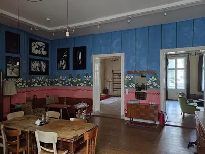Ein Sitzbereich in der Unterkunft Enchanting Loft Flat 142sqm 1530sqft in F'Hain