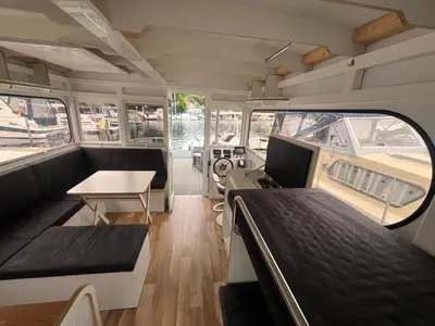 Ein Sitzbereich in der Unterkunft Hausboot Rollyboot Evolution