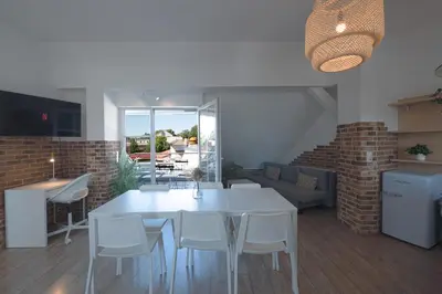 Ein Sitzbereich in der Unterkunft Urbanes Dachrefugium mit Balkon