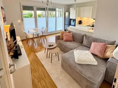 Ein Sitzbereich in der Unterkunft Ferienwohnung Weidenkörbchen am Wasser in Werder Havel