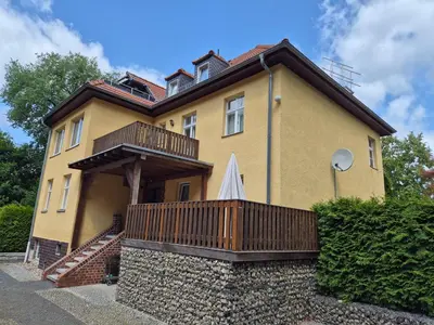 Das Gebäude in dem sich die Ferienwohnung befindet