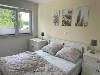 Ein Bett oder Betten in einem Zimmer der Unterkunft Ruppiner Seeblick Ferienwohnungen