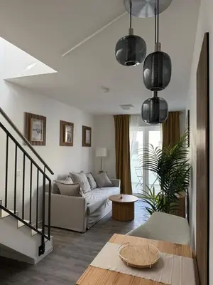 Ein Sitzbereich in der Unterkunft Ferienwohnung Sonnenufer Residenz am See in Neuruppin