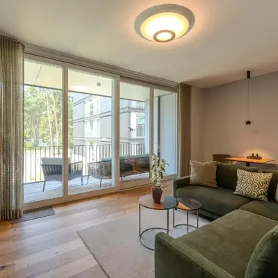 Marina Apartment am See mit Pool und Sauna