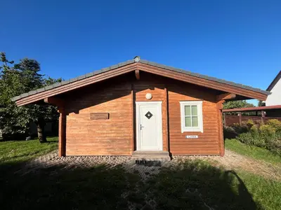 Das Gebäude in dem sich das Ferienhaus befindet