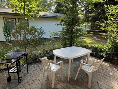 Ein Garten an der Unterkunft Feriendorf Seddiner See - Bungalow 5