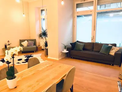 Ein Sitzbereich in der Unterkunft Designer open plan apartment Friedrichshain