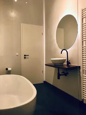 Ein Badezimmer in der Unterkunft Designer open plan apartment Friedrichshain