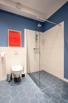 Ein Badezimmer in der Unterkunft oomph Berlin Breathe the Earthy Calm of a 150sqm Home