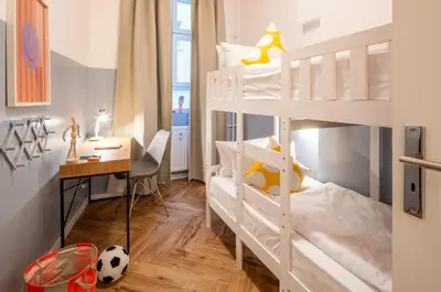 Ein Bett oder Betten in einem Zimmer der Unterkunft oomph Berlin Breathe the Earthy Calm of a 150sqm Home