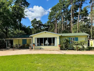 Das Gebäude in dem sich das Ferienhaus befindet