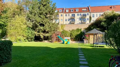 Ein Garten an der Unterkunft Design-Apartment Babelsberg