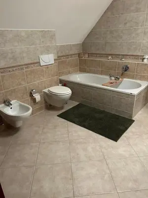 Ein Badezimmer in der Unterkunft Haus am Stadtrand von Berlin