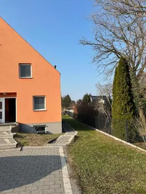 Das Gebäude in dem sich die Villa befindet