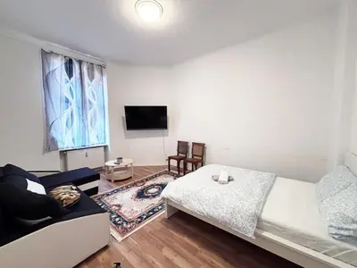TV/Unterhaltungsangebot in der Unterkunft 1Room Flat with Kitchen Near Neukölln & Kreuzberg