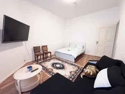 Ein Bett oder Betten in einem Zimmer der Unterkunft 1Room Flat with Kitchen Near Neukölln & Kreuzberg