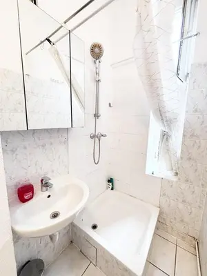 Ein Badezimmer in der Unterkunft 1Room Flat with Kitchen Near Neukölln & Kreuzberg