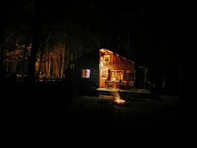 Das Gebäude in dem sich das Ferienhaus befindet