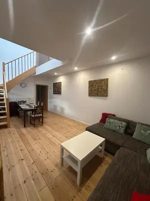 Ein Sitzbereich in der Unterkunft Nice apartment in Berlin7