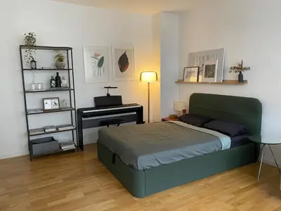 Ein Bett oder Betten in einem Zimmer der Unterkunft Modern Studio Apartment in Central Location