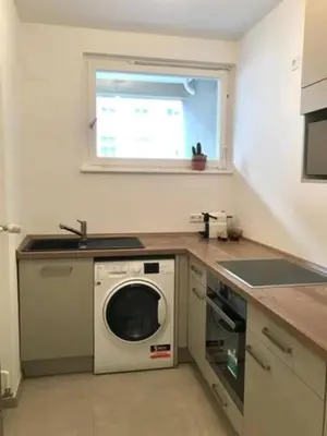 Küche/Küchenzeile in der Unterkunft Modern Studio Apartment in Central Location