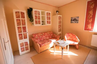 Ein Sitzbereich in der Unterkunft Haus Waldesruh - Eventhotel