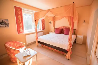 Ein Bett oder Betten in einem Zimmer der Unterkunft Haus Waldesruh - Eventhotel