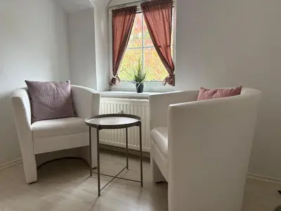 Ein Sitzbereich in der Unterkunft Ferienwohnung Seeglück - 4 Schlaf- & 4 Badezimmer