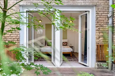 Ein Garten an der Unterkunft Kreuzberger Wohnung am Maybachufer