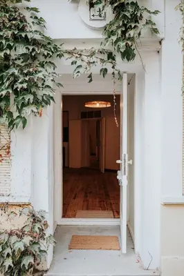 Eine Fassade oder ein Eingang zu Gaudyhouse