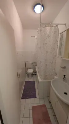 Ein Badezimmer in der Unterkunft Quiet Apartment in Mitte near Bellevue Tiergarten