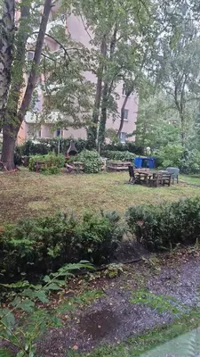 Ein Garten an der Unterkunft Kreuzberg Zentral - 7 Betten bis 11 Personen - Genial für große Gruppen