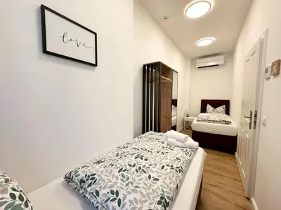 Ein Bett oder Betten in einem Zimmer der Unterkunft fairAPART 3 Zimmer, 1 Bad, 50 qm, Prenzlauer Berg