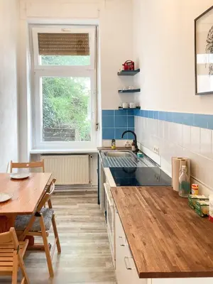 Küche/Küchenzeile in der Unterkunft Sunny Renovated Ground-Floor Apartment in Neukölln
