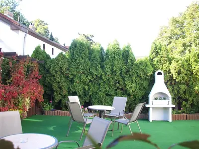 Ein Garten an der Unterkunft Apartmentpension Am Krongut